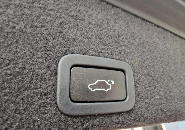 Volvo XC 60 cena 87900 przebieg: 135000, rok produkcji 2017 z Zawiercie małe 596
